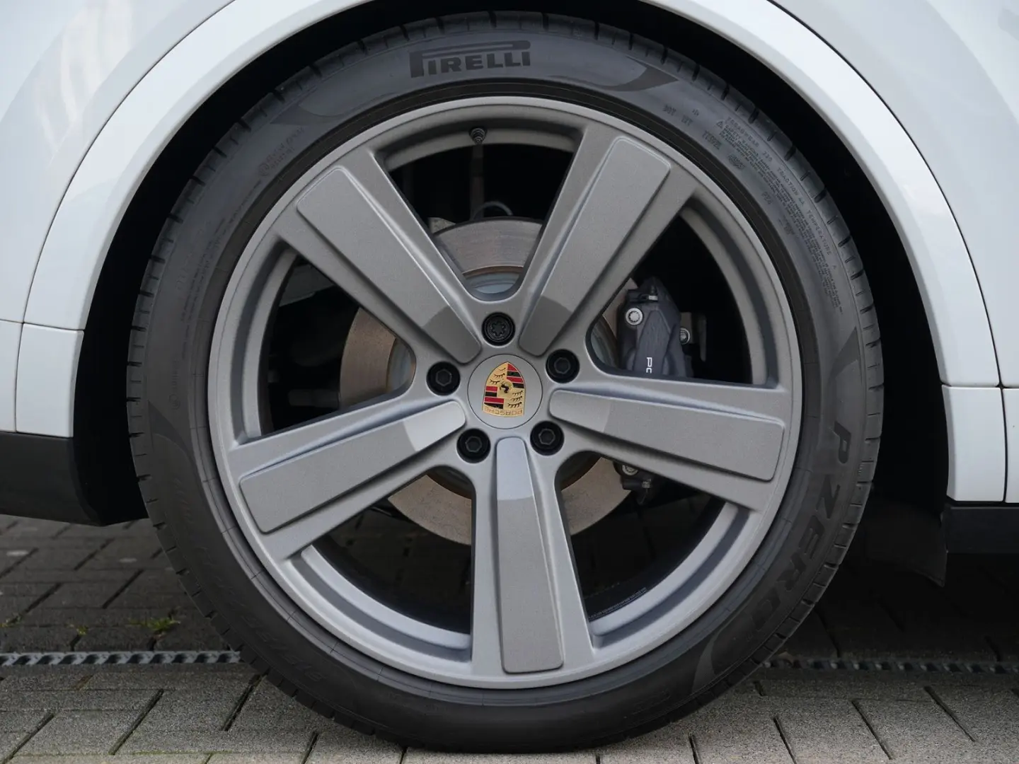 E-Hybrid Coupé SPORTDESIGN-ACC-LUFTF-PANO-BOSE