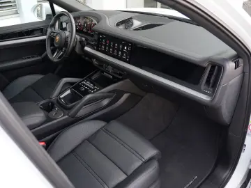 E-Hybrid Coupé SPORTDESIGN-ACC-LUFTF-PANO-BOSE