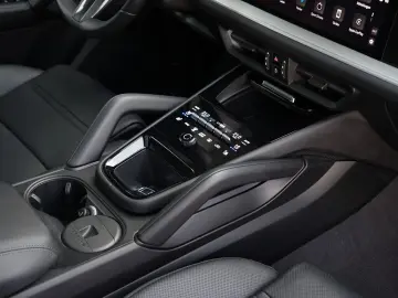 E-Hybrid Coupé SPORTDESIGN-ACC-LUFTF-PANO-BOSE