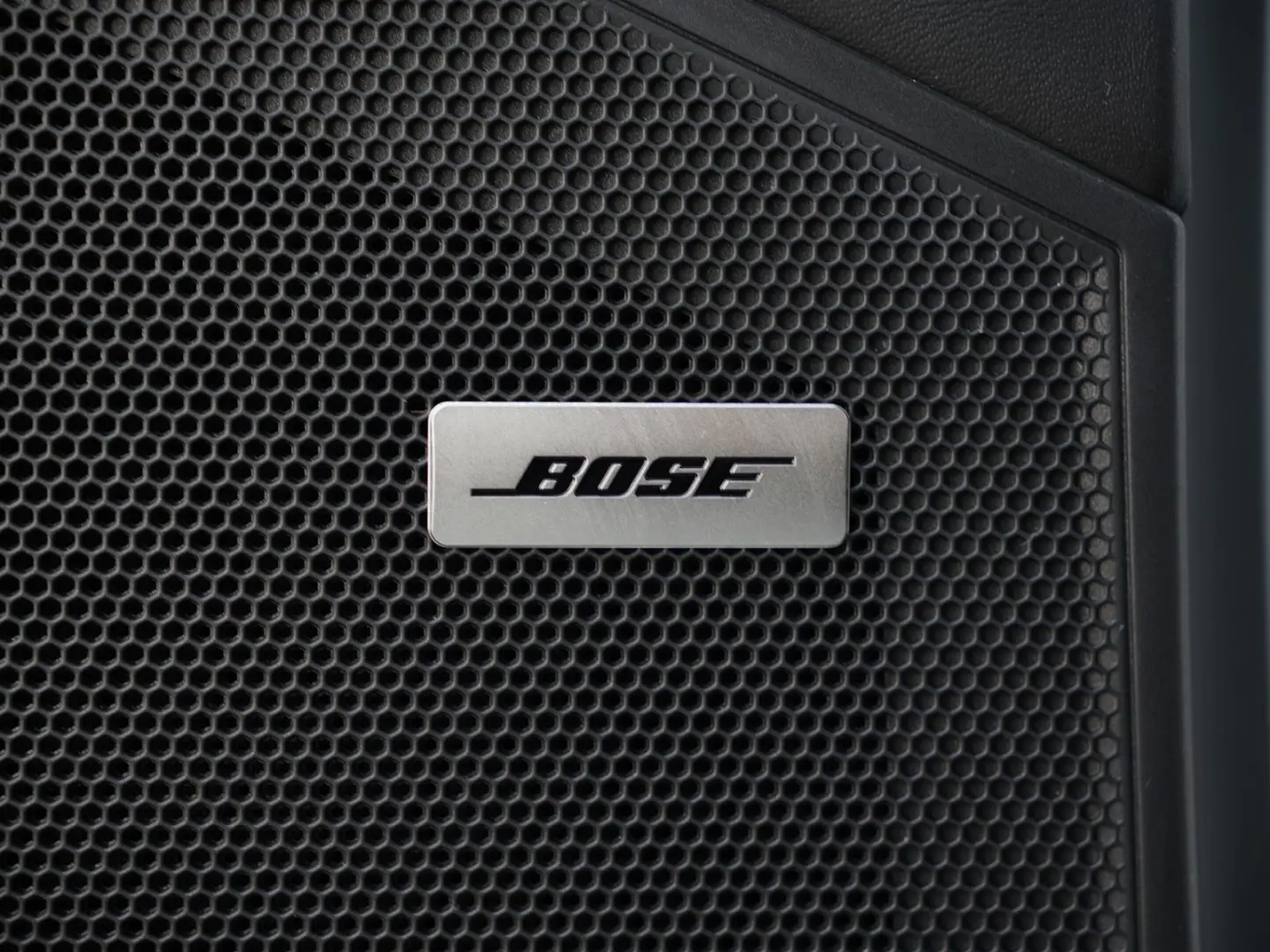E-Hybrid Coupé SPORTDESIGN-ACC-LUFTF-PANO-BOSE