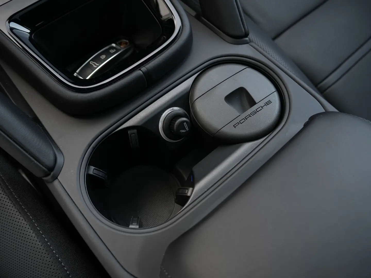 E-Hybrid Coupé SPORTDESIGN-ACC-LUFTF-PANO-BOSE
