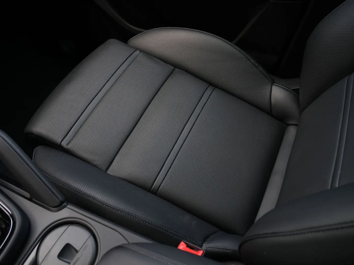 E-Hybrid Coupé SPORTDESIGN-ACC-LUFTF-PANO-BOSE
