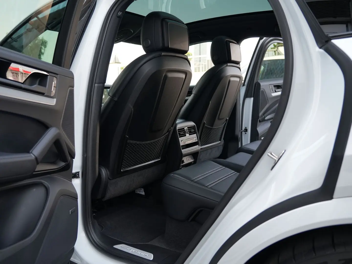 E-Hybrid Coupé SPORTDESIGN-ACC-LUFTF-PANO-BOSE