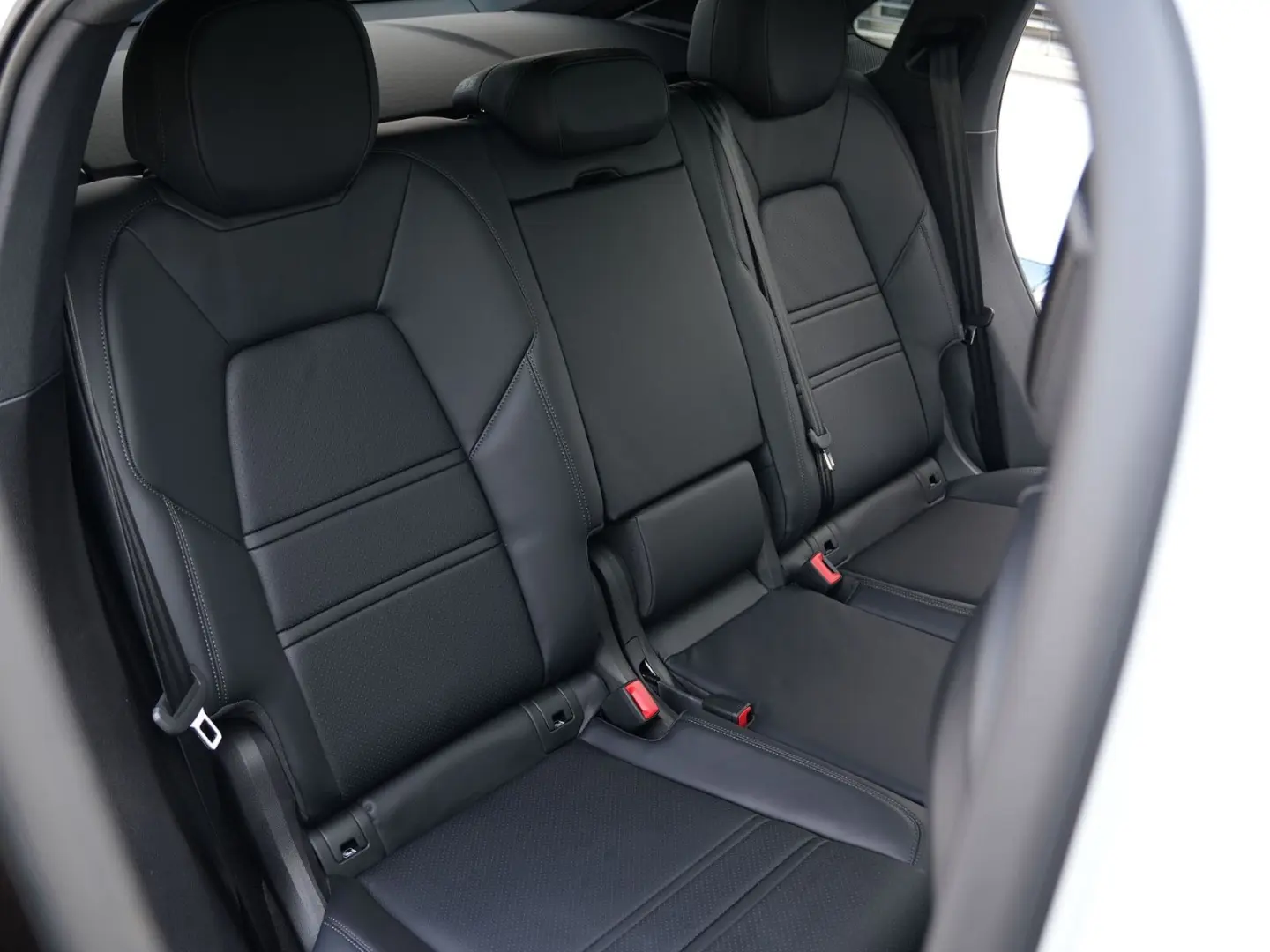 E-Hybrid Coupé SPORTDESIGN-ACC-LUFTF-PANO-BOSE
