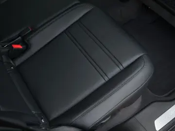 E-Hybrid Coupé SPORTDESIGN-ACC-LUFTF-PANO-BOSE