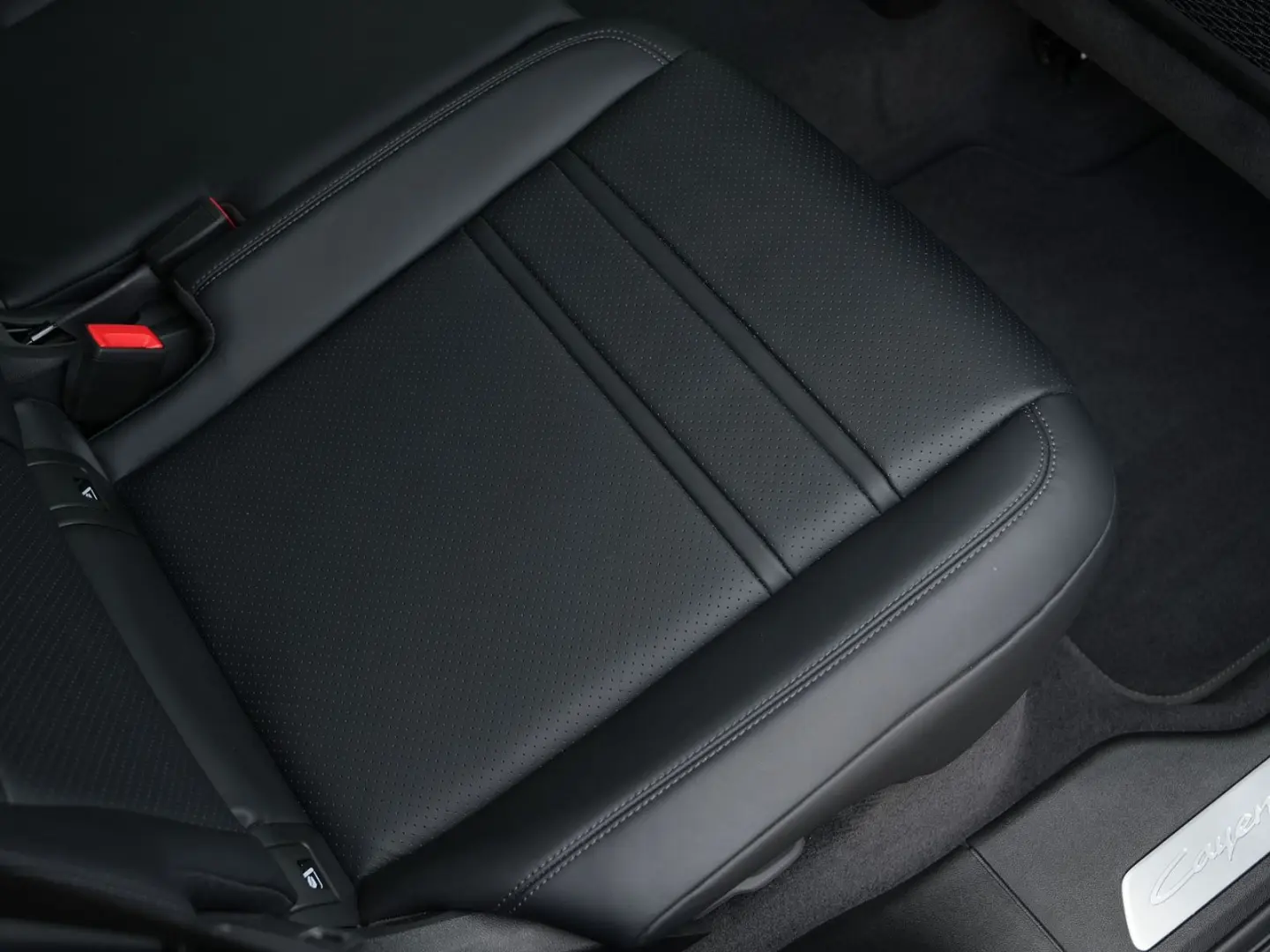 E-Hybrid Coupé SPORTDESIGN-ACC-LUFTF-PANO-BOSE