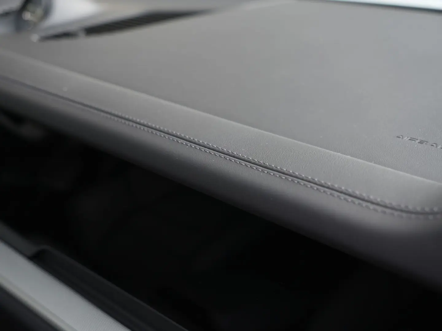 E-Hybrid Coupé SPORTDESIGN-ACC-LUFTF-PANO-BOSE