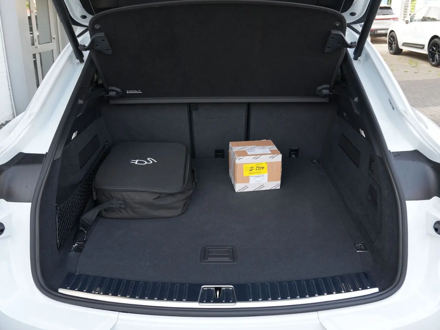 E-Hybrid Coupé SPORTDESIGN-ACC-LUFTF-PANO-BOSE