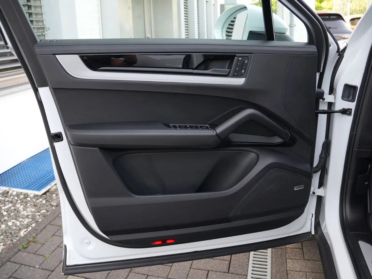 E-Hybrid Coupé SPORTDESIGN-ACC-LUFTF-PANO-BOSE