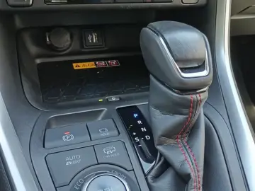 RAV 4 2.5 Plug-in Hybrid 4x4 Style JBL Bearlock