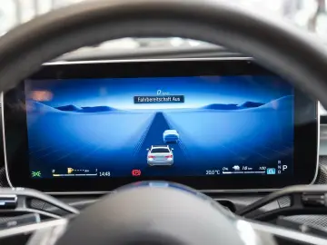 C 400 e 4M AMG Line Night MATT Burmester -45%