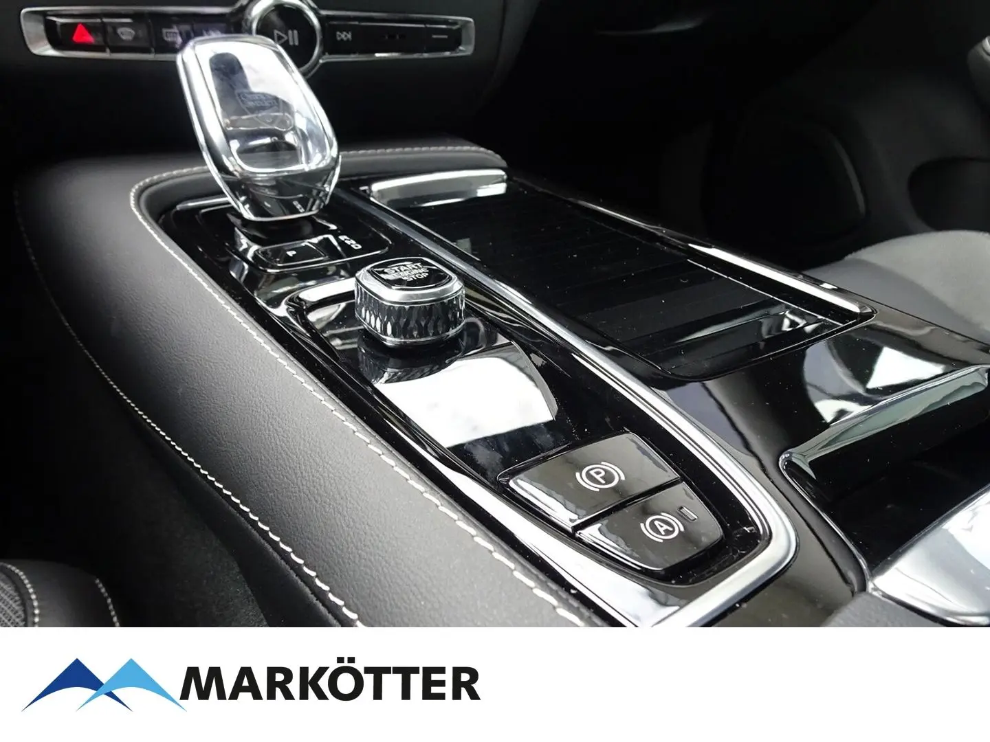 V60 T6 Plus Dark Recharge AWD PANO/ACC/BLIS/LED