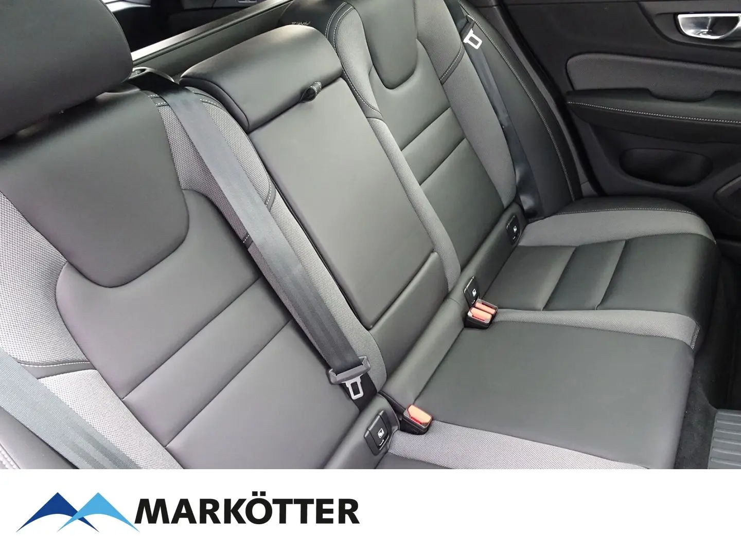 V60 T6 Plus Dark Recharge AWD PANO/ACC/BLIS/LED