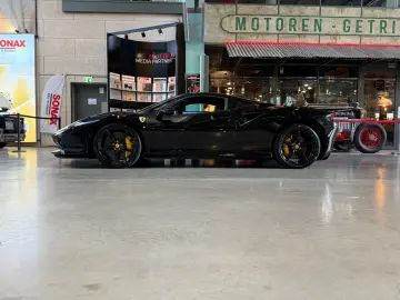 F8 Tributo Coupé/CARBON/WARRANTY/MWST. AUSWEISB.