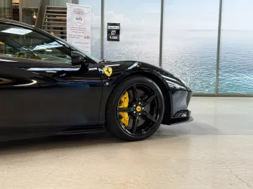 F8 Tributo Coupé/CARBON/WARRANTY/MWST. AUSWEISB.