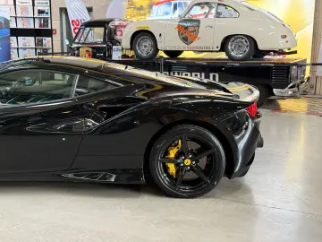 F8 Tributo Coupé/CARBON/WARRANTY/MWST. AUSWEISB.