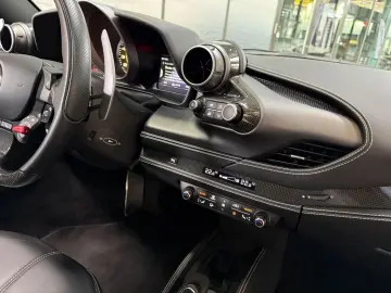 F8 Tributo Coupé/CARBON/WARRANTY/MWST. AUSWEISB.