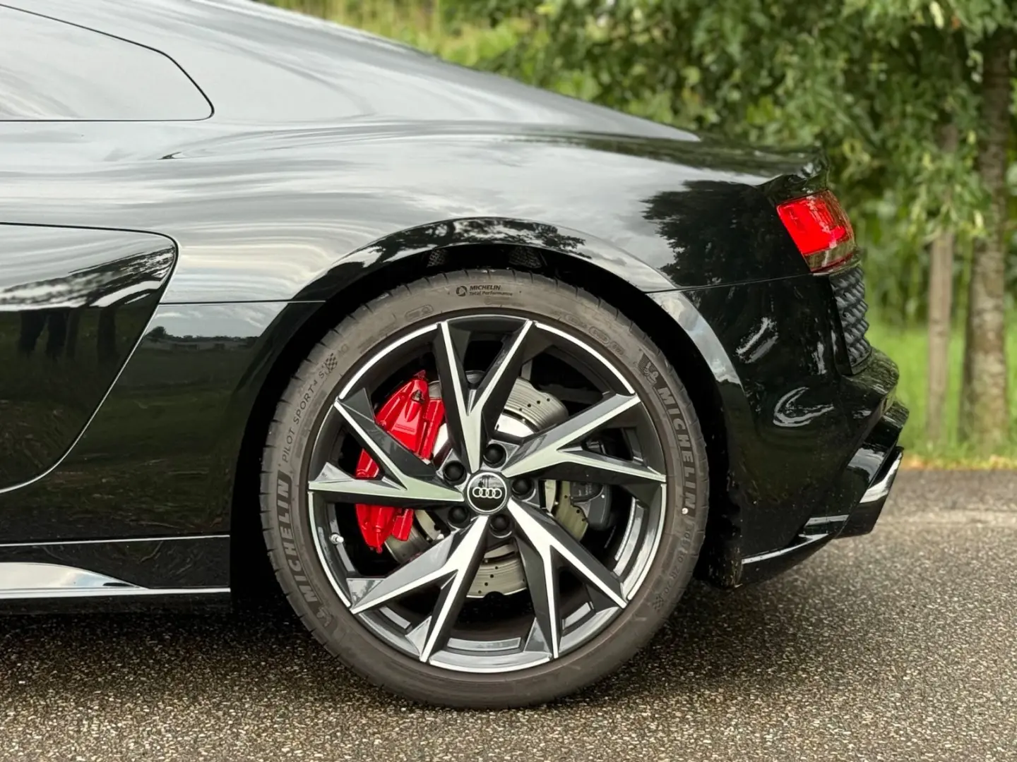 R8 Coupe 5.2 FSI RWD performance *1-HD*