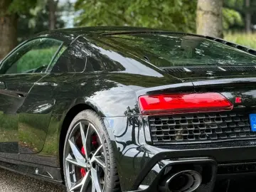 R8 Coupe 5.2 FSI RWD performance *1-HD*