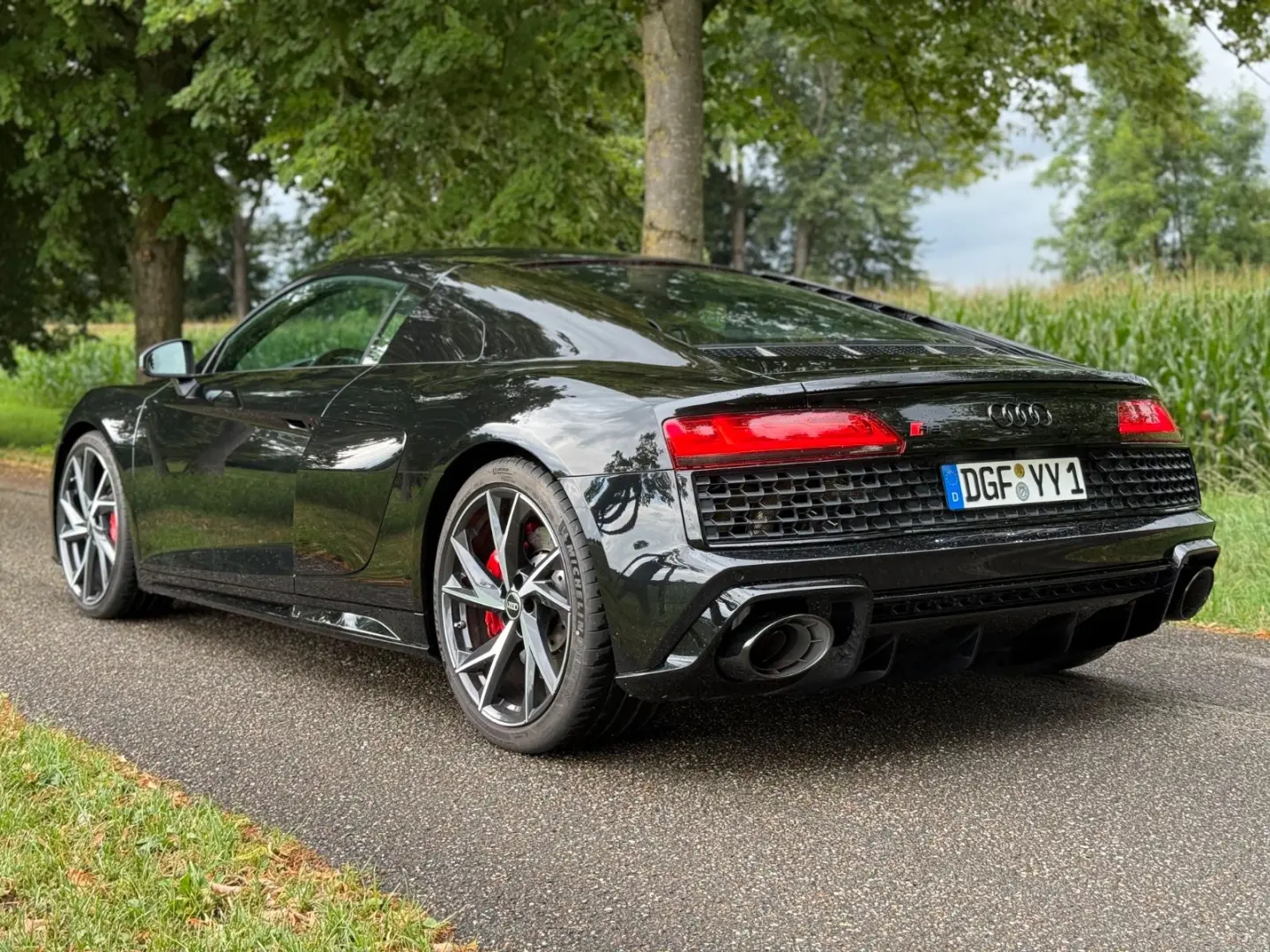 R8 Coupe 5.2 FSI RWD performance *1-HD*
