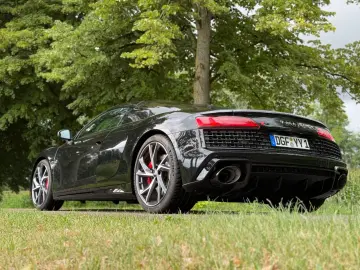 R8 Coupe 5.2 FSI RWD performance *1-HD*
