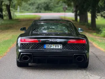 R8 Coupe 5.2 FSI RWD performance *1-HD*