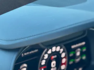R8 Coupe 5.2 FSI RWD performance *1-HD*