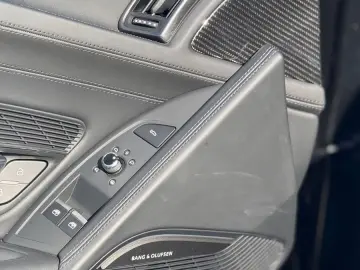 R8 Coupe 5.2 FSI RWD performance *1-HD*
