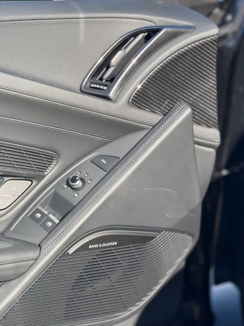 R8 Coupe 5.2 FSI RWD performance *1-HD*
