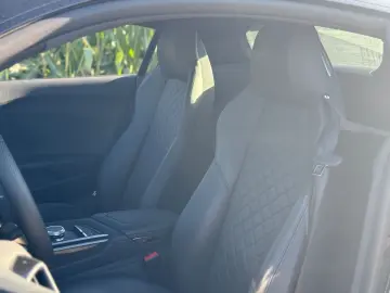 R8 Coupe 5.2 FSI RWD performance *1-HD*