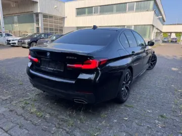 530 e xDrive Lim M Sportpaket Navi Leder LED Kom