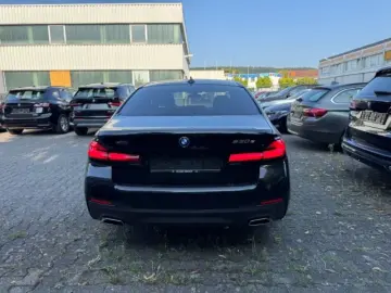 530 e xDrive Lim M Sportpaket Navi Leder LED Kom
