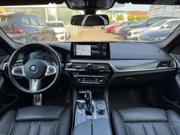 530 e xDrive Lim M Sportpaket Navi Leder LED Kom