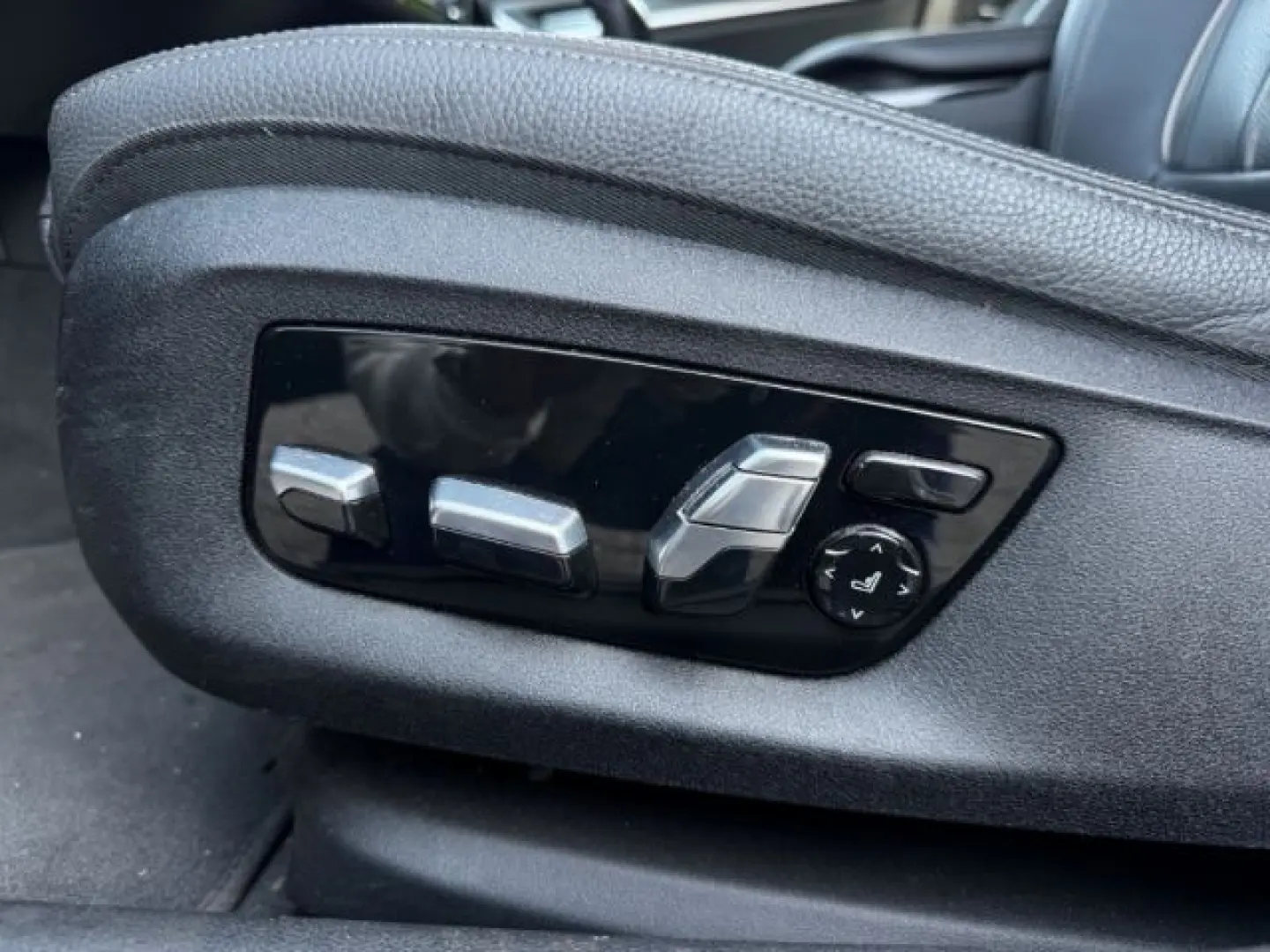 530 e xDrive Lim M Sportpaket Navi Leder LED Kom