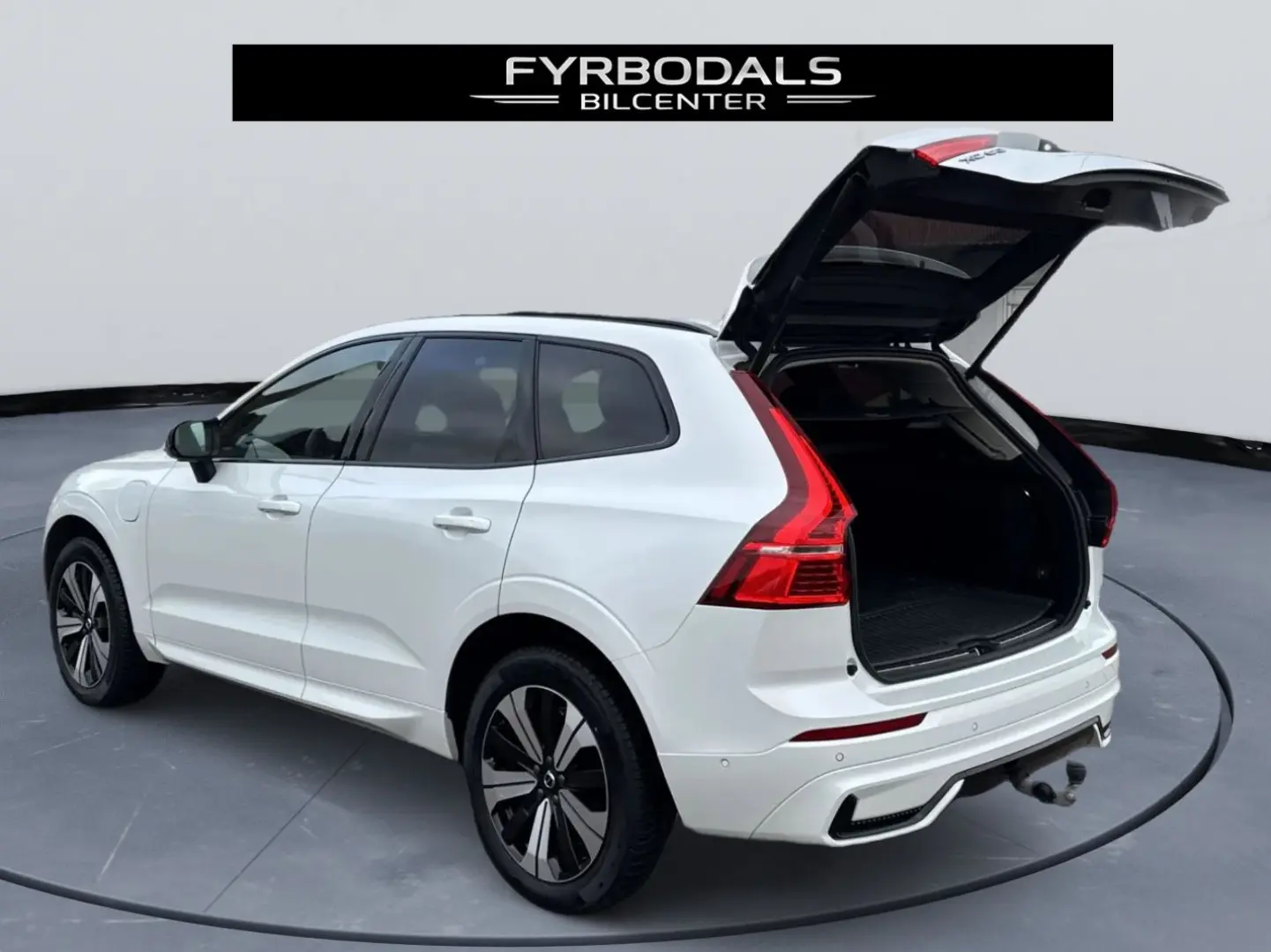 XC60 Plus Dark 350hp Recharge Plug-In Hybrid AWD