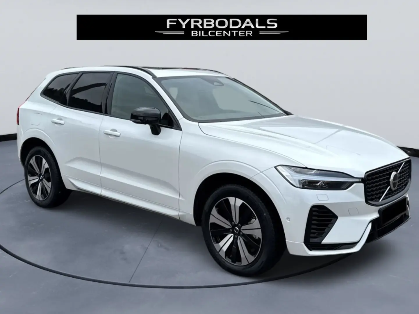 XC60 Plus Dark 350hp Recharge Plug-In Hybrid AWD