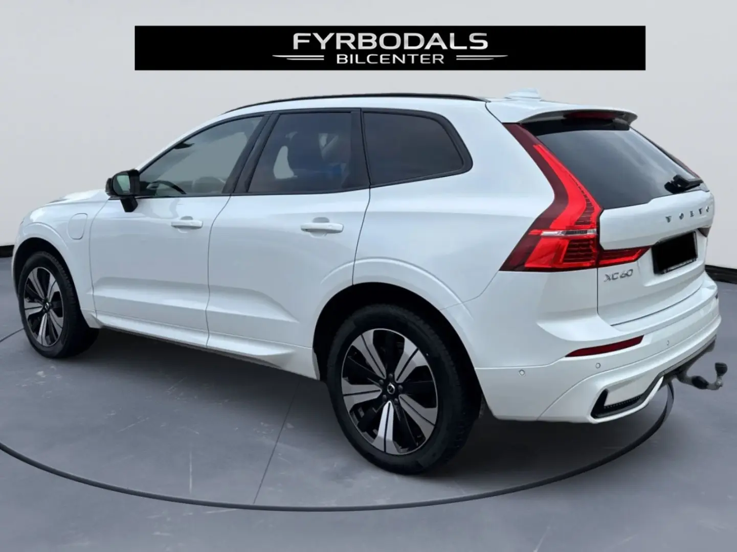 XC60 Plus Dark 350hp Recharge Plug-In Hybrid AWD