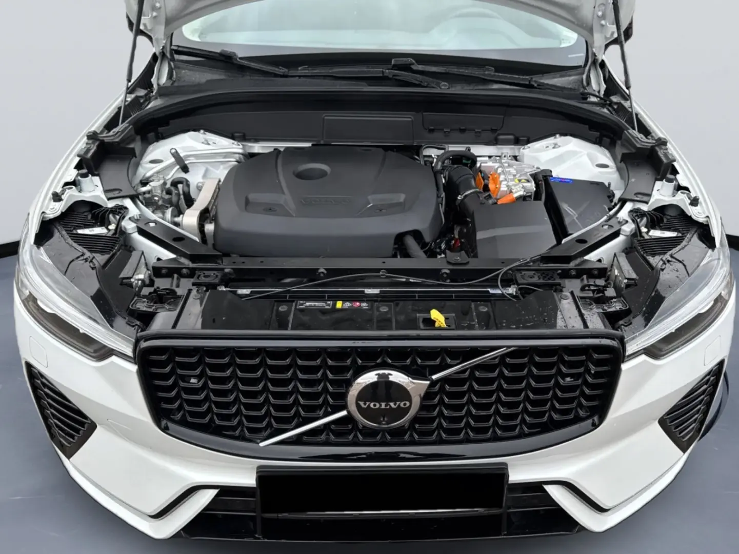 XC60 Plus Dark 350hp Recharge Plug-In Hybrid AWD