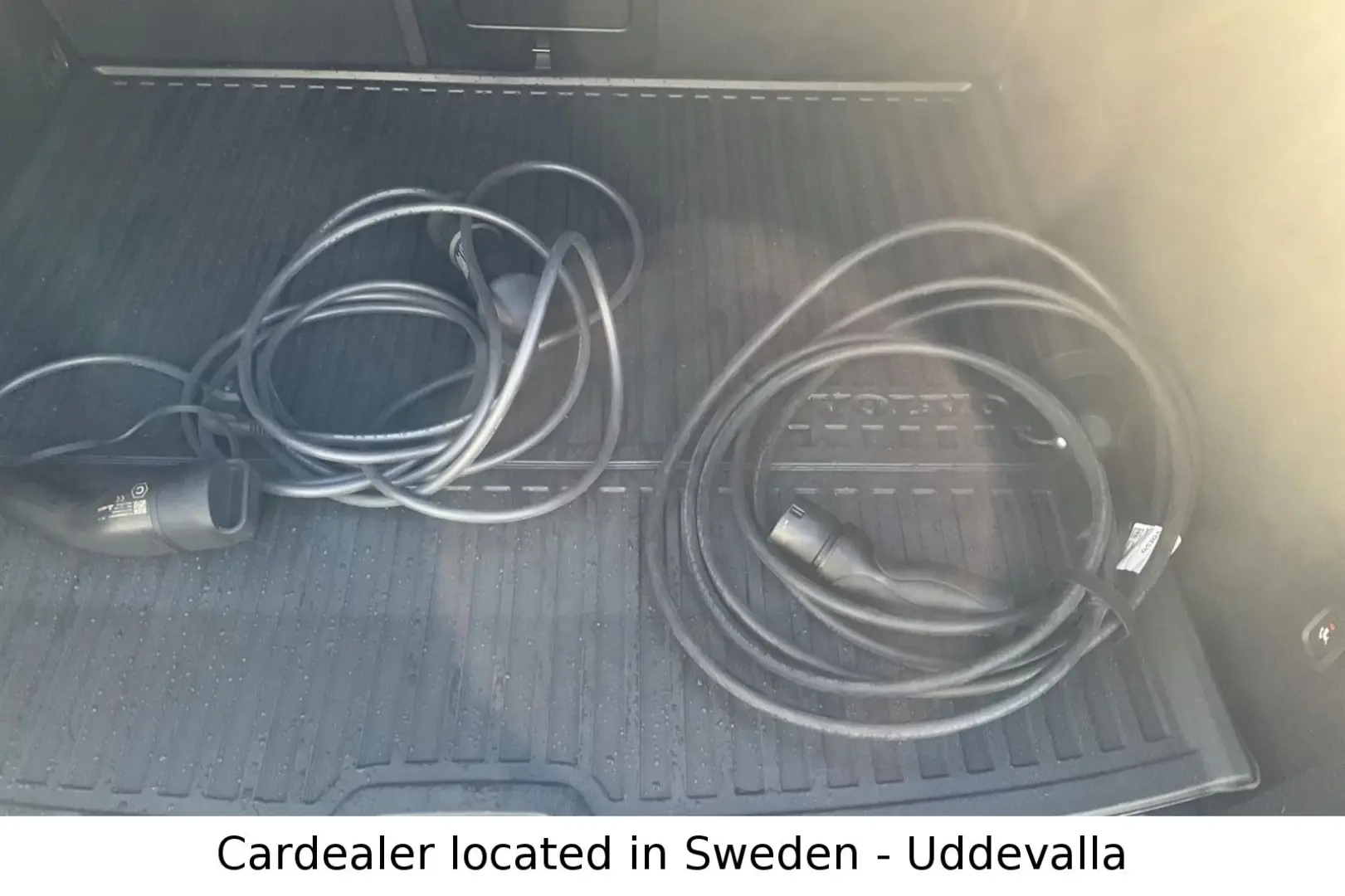 XC60 Plus Dark 350hp Recharge Plug-In Hybrid AWD