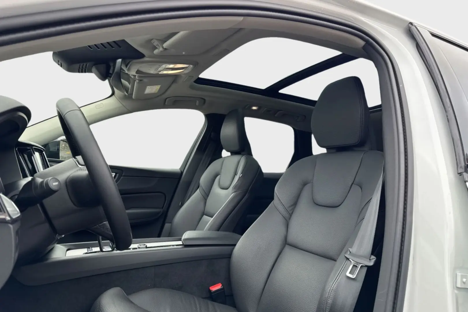 XC60 Plus Dark 350hp Recharge Plug-In Hybrid AWD