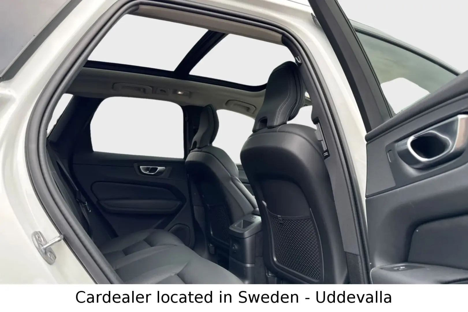 XC60 Plus Dark 350hp Recharge Plug-In Hybrid AWD