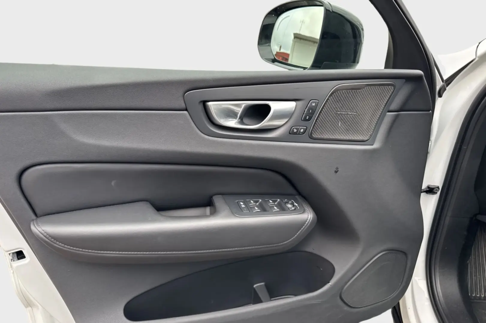 XC60 Plus Dark 350hp Recharge Plug-In Hybrid AWD