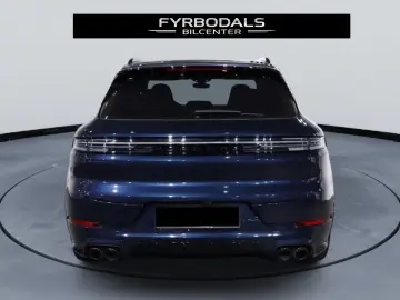Cayenne E-Hybrid 470HP PANO 22