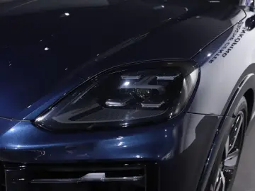 Cayenne E-Hybrid 470HP PANO 22