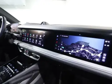 Cayenne E-Hybrid 470HP PANO 22