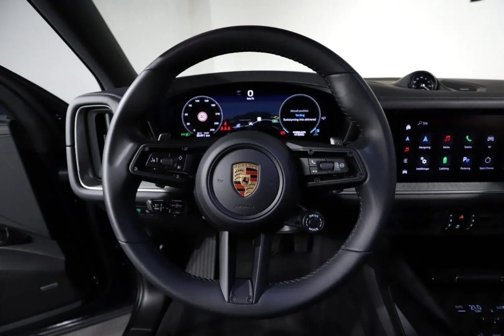 Cayenne E-Hybrid 470HP PANO 22