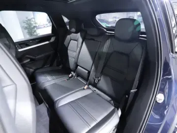 Cayenne E-Hybrid 470HP PANO 22