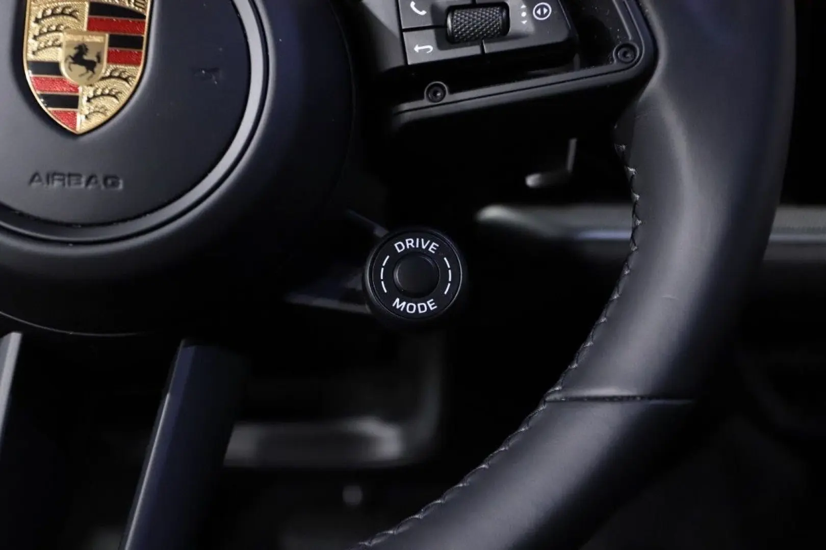 Cayenne E-Hybrid 470HP PANO 22
