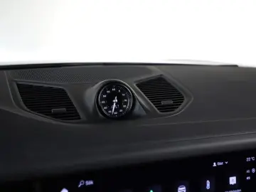 Cayenne E-Hybrid 470HP PANO 22