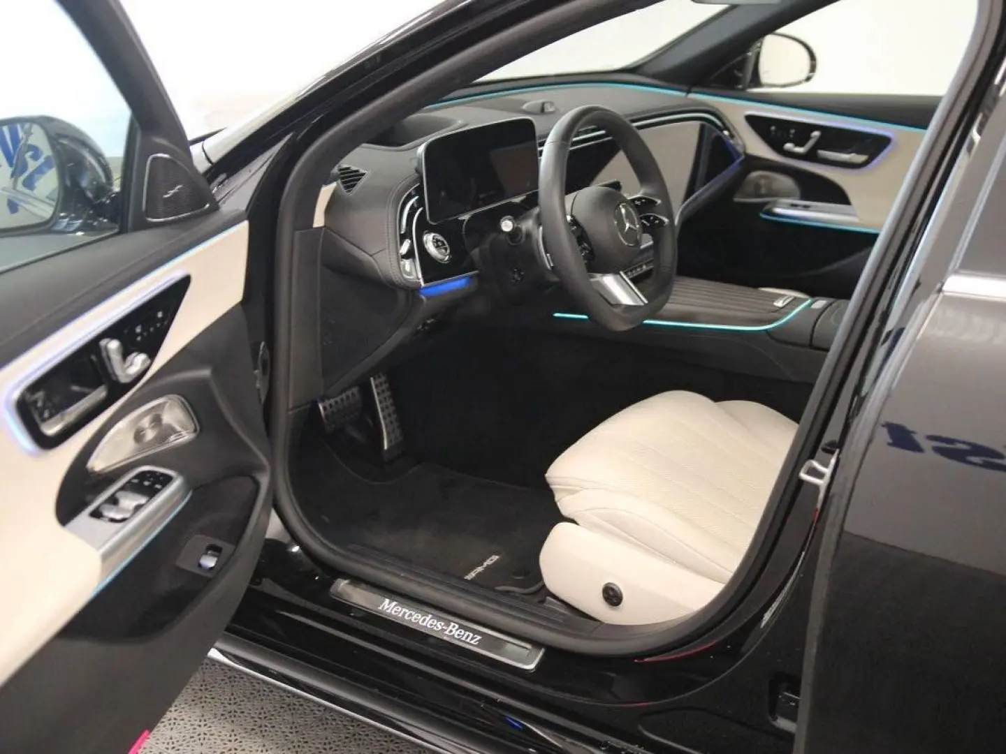E220d AMG 197hp Premium Plus PANO HUD